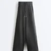 Gerade geschnittene Hose aus Fleece-Baumwollmischung Gerade geschnittene Hose aus Fleece-Baumwollmischung