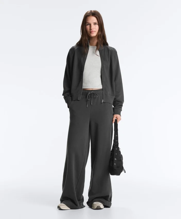 Gerade geschnittene Hose aus Fleece-Baumwollmischung Gerade geschnittene Hose aus Fleece-Baumwollmischung