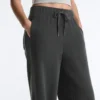 Gerade geschnittene Hose aus Fleece-Baumwollmischung Gerade geschnittene Hose aus Fleece-Baumwollmischung