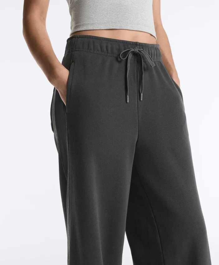 Gerade geschnittene Hose aus Fleece-Baumwollmischung Gerade geschnittene Hose aus Fleece-Baumwollmischung