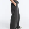 Gerade geschnittene Hose aus Fleece-Baumwollmischung Gerade geschnittene Hose aus Fleece-Baumwollmischung