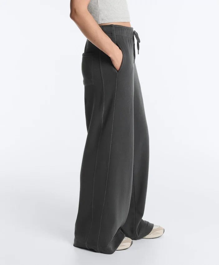 Gerade geschnittene Hose aus Fleece-Baumwollmischung Gerade geschnittene Hose aus Fleece-Baumwollmischung