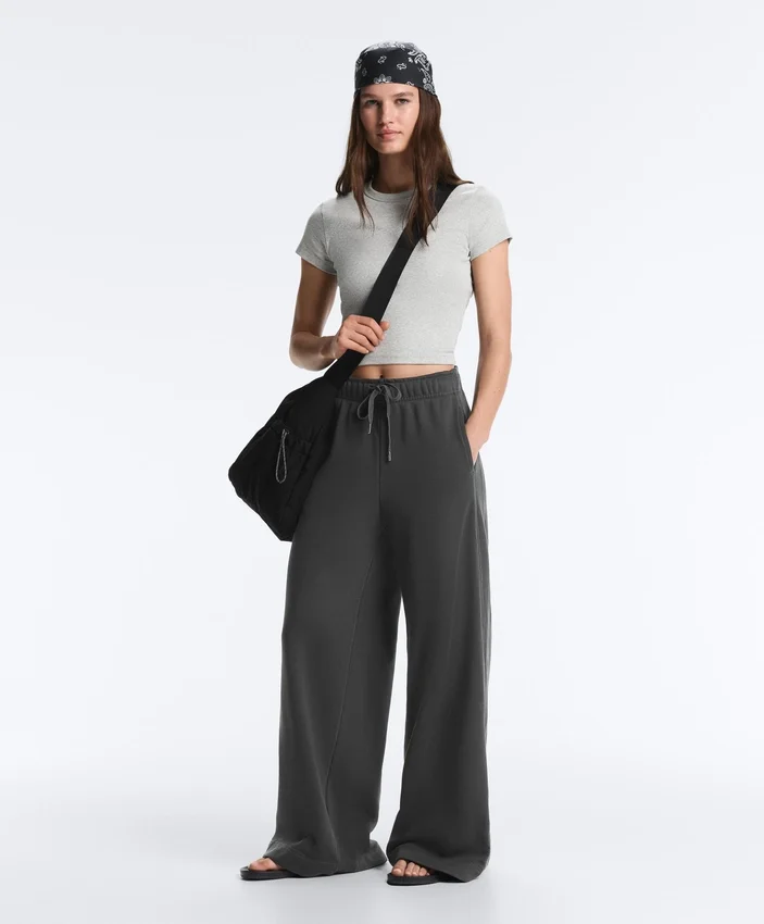 Gerade geschnittene Hose aus Fleece-Baumwollmischung Gerade geschnittene Hose aus Fleece-Baumwollmischung