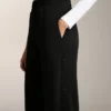 Gerade geschnittene Hose mit Knöpfen und Bündchen aus Soft Touch-Modal Gerade geschnittene Hose mit Knöpfen und Bündchen aus Soft Touch-Modal