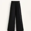 Gerade geschnittene Hose mit Knöpfen und Bündchen aus Soft Touch-Modal Gerade geschnittene Hose mit Knöpfen und Bündchen aus Soft Touch-Modal