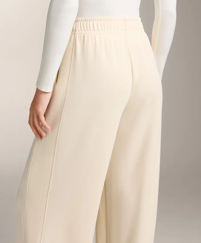 Gerade geschnittene Hose mit seitlichen Rippen und Soft Touch-Modal Gerade geschnittene Hose mit seitlichen Rippen und Soft Touch-Modal