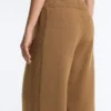 Gerade geschnittene Hose mit seitlicher Strickstruktur