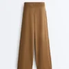 Gerade geschnittene Hose mit seitlicher Strickstruktur