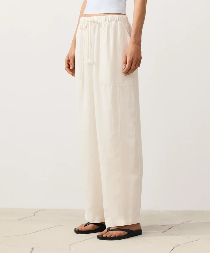 Gerade Hose aus Lyocell-Mischung und 24 % Leinen Gerade Hose aus Lyocell-Mischung und 24 % Leinen