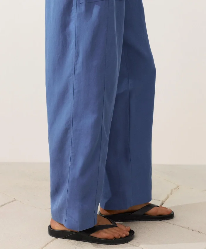 Gerade Hose aus Lyocell-Mischung und 24 % Leinen Gerade Hose aus Lyocell-Mischung und 24 % Leinen