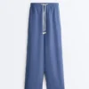 Gerade Hose aus Lyocell-Mischung und 24 % Leinen Gerade Hose aus Lyocell-Mischung und 24 % Leinen