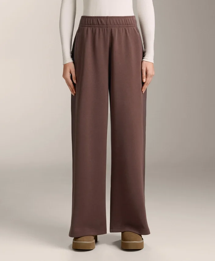 Gerade Hose mit weitem Bein und geripptem Bund aus gebürstetem Modal Gerade Hose mit weitem Bein und geripptem Bund aus gebürstetem Modal