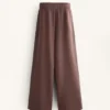 Gerade Hose mit weitem Bein und geripptem Bund aus gebürstetem Modal Gerade Hose mit weitem Bein und geripptem Bund aus gebürstetem Modal