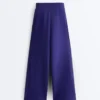 Gerade Hose mit weitem Bein und geripptem Bund aus gebürstetem Modal Gerade Hose mit weitem Bein und geripptem Bund aus gebürstetem Modal