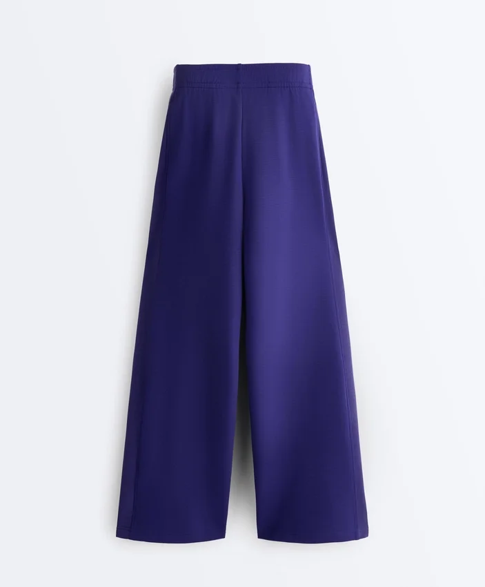 Gerade Hose mit weitem Bein und geripptem Bund aus gebürstetem Modal Gerade Hose mit weitem Bein und geripptem Bund aus gebürstetem Modal