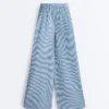 Geradlinige Hose aus Baumwollmischung mit Streifenmuster Geradlinige Hose aus Baumwollmischung mit Streifenmuster