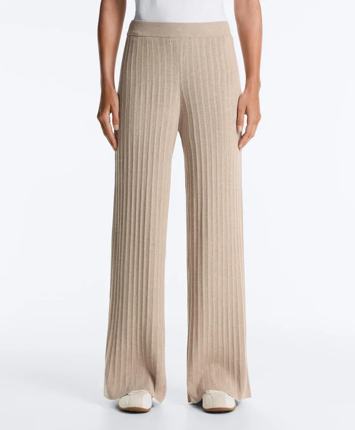 Geradlinige Hose aus Rippstrick Geradlinige Hose aus Rippstrick