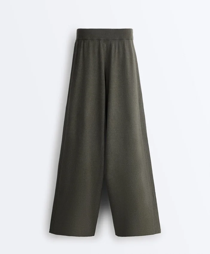 Geradlinige Hose aus Rippstrick Geradlinige Hose aus Rippstrick