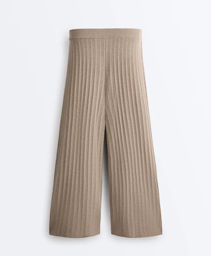 Geradlinige Hose aus Rippstrick Geradlinige Hose aus Rippstrick