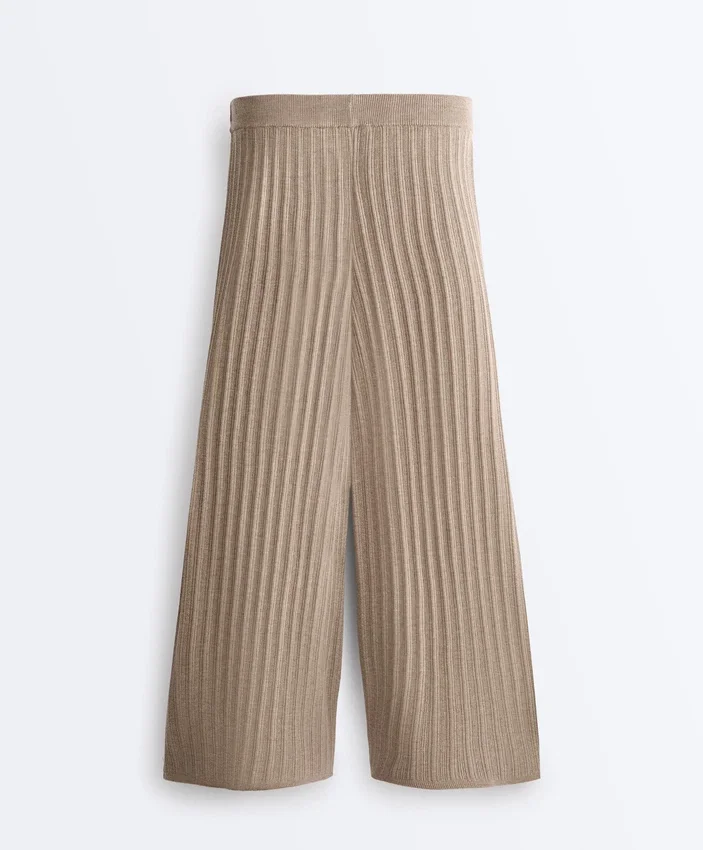 Geradlinige Hose aus Rippstrick Geradlinige Hose aus Rippstrick