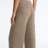 Geradlinige Hose aus Rippstrick Geradlinige Hose aus Rippstrick