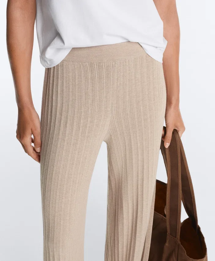 Geradlinige Hose aus Rippstrick Geradlinige Hose aus Rippstrick