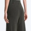 Geradlinige Hose aus Rippstrick Geradlinige Hose aus Rippstrick