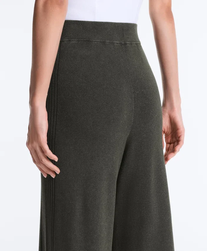 Geradlinige Hose aus Rippstrick Geradlinige Hose aus Rippstrick