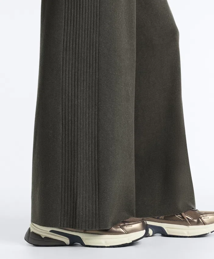 Geradlinige Hose aus Rippstrick Geradlinige Hose aus Rippstrick