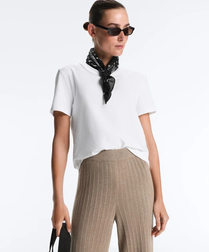 Geradlinige Hose aus Rippstrick Geradlinige Hose aus Rippstrick