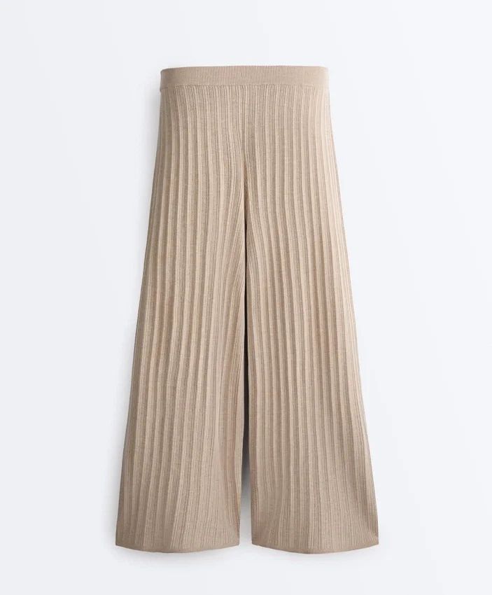 Geradlinige Hose aus Rippstrick Geradlinige Hose aus Rippstrick