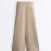 Geradlinige Hose aus Rippstrick Geradlinige Hose aus Rippstrick