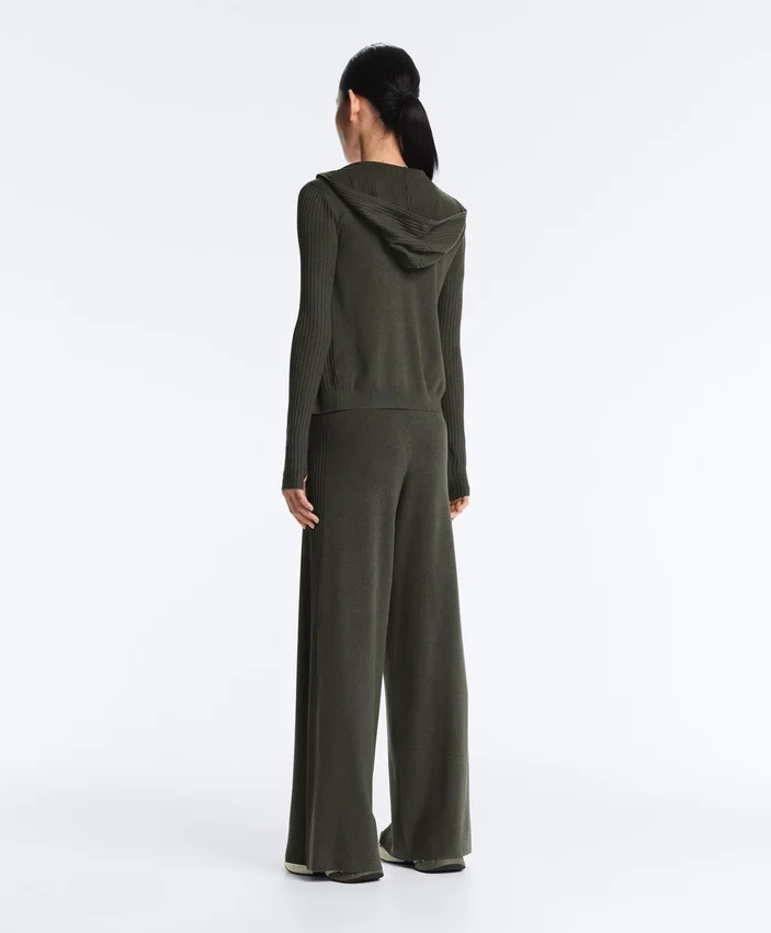Geradlinige Hose aus Rippstrick Geradlinige Hose aus Rippstrick