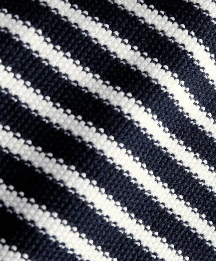 Gestreifte Strick-Shorts mit Gürtel aus 100 % Baumwolle Gestreifte Strick-Shorts mit Gürtel aus 100 % Baumwolle