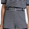 Gestreifte Strick-Shorts mit Gürtel aus 100 % Baumwolle Gestreifte Strick-Shorts mit Gürtel aus 100 % Baumwolle