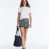 Gestreifte Strick-Shorts mit Gürtel aus 100 % Baumwolle Gestreifte Strick-Shorts mit Gürtel aus 100 % Baumwolle
