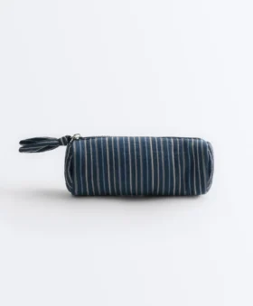 Gestreifte Tasche mit Knoten