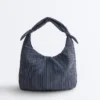 Gestreifte Tasche mit Knoten Gestreifte Tasche mit Knoten