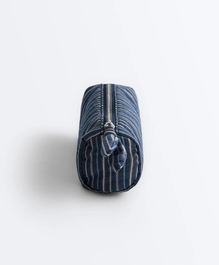 Gestreifte Tasche mit Knoten Gestreifte Tasche mit Knoten