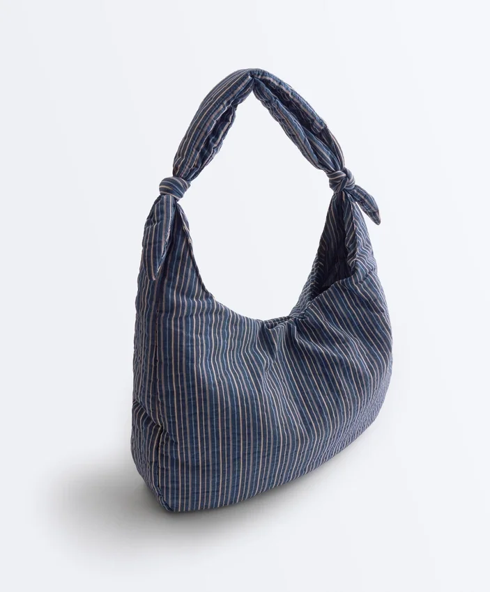 Gestreifte Tasche mit Knoten Gestreifte Tasche mit Knoten
