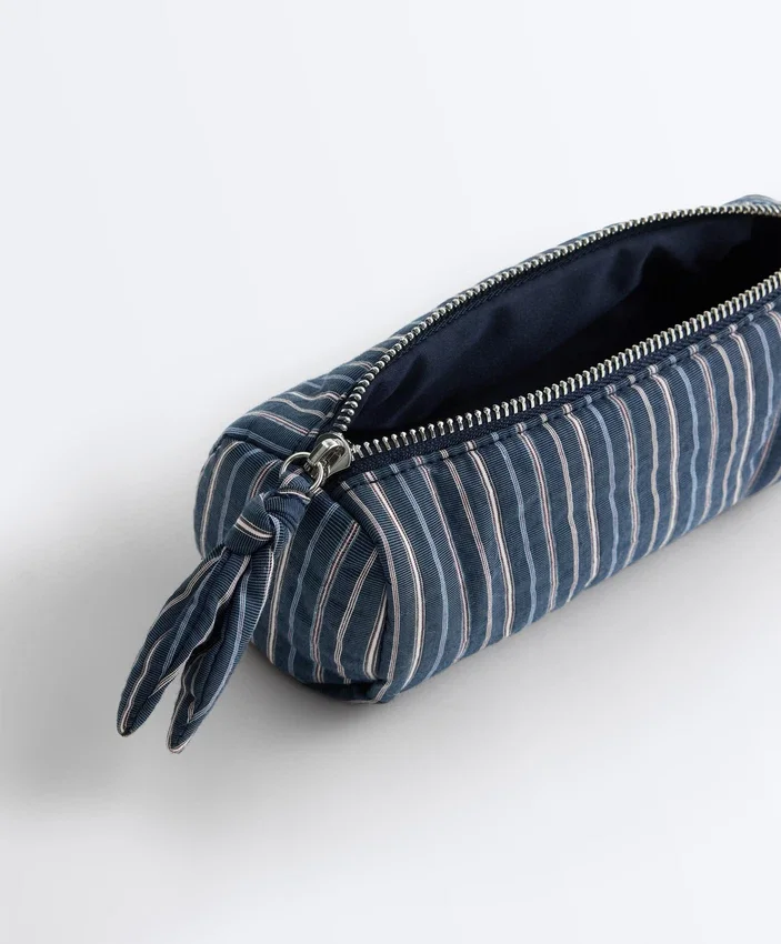 Gestreifte Tasche mit Knoten Gestreifte Tasche mit Knoten