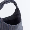 Gestreifte Tasche mit Knoten Gestreifte Tasche mit Knoten