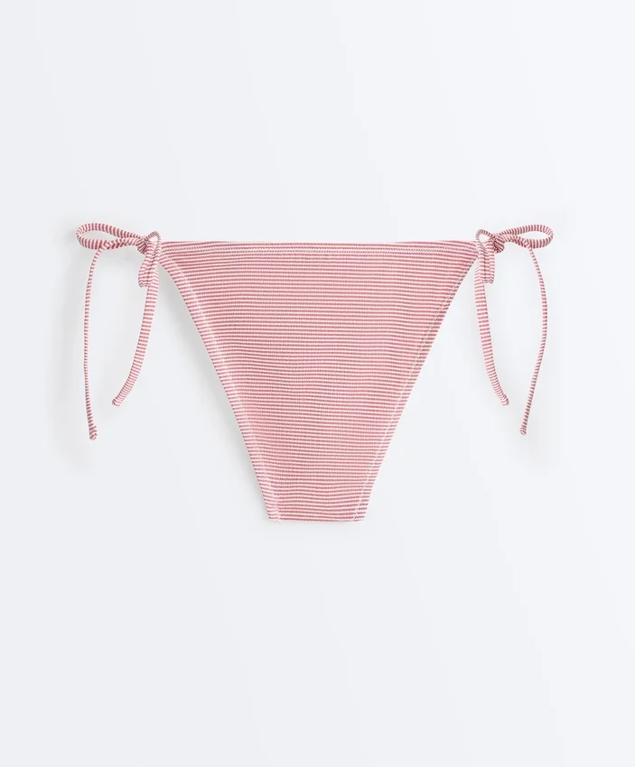Gestreifter Bikini-Slip mit mittlerer Bedeckung und Bindebändern Gestreifter Bikini-Slip mit mittlerer Bedeckung und Bindebändern
