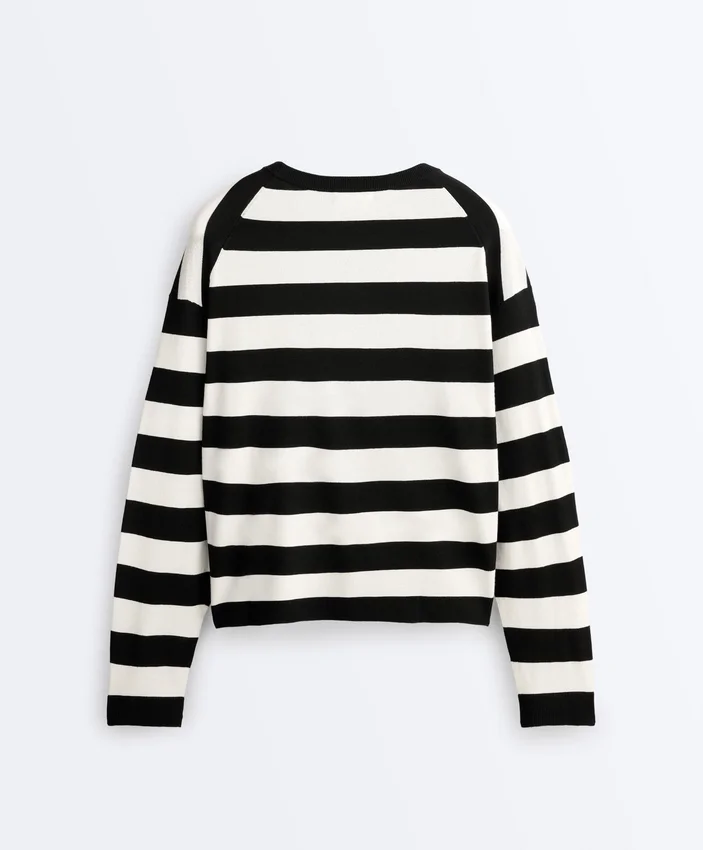 Gestreifter Strickpullover Gestreifter Strickpullover