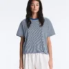 Gestreiftes, kastenförmiges T-Shirt mit kurzen Ärmeln aus Baumwollmischung Gestreiftes, kastenförmiges T-Shirt mit kurzen Ärmeln aus Baumwollmischung