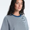 Gestreiftes, kastenförmiges T-Shirt mit kurzen Ärmeln aus Baumwollmischung Gestreiftes, kastenförmiges T-Shirt mit kurzen Ärmeln aus Baumwollmischung