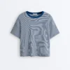 Gestreiftes, kastenförmiges T-Shirt mit kurzen Ärmeln aus Baumwollmischung Gestreiftes, kastenförmiges T-Shirt mit kurzen Ärmeln aus Baumwollmischung