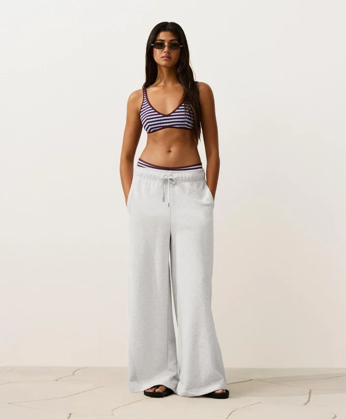 Gestreiftes, strukturiertes Neckholder-Oberteil für Bikinis Gestreiftes, strukturiertes Neckholder-Oberteil für Bikinis