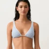 Gestreiftes, strukturiertes Triangel-Bikinioberteil mit Neckholder Gestreiftes, strukturiertes Triangel-Bikinioberteil mit Neckholder