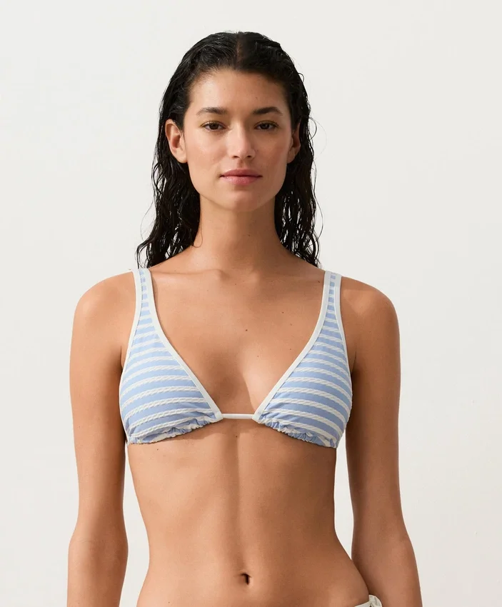 Gestreiftes, strukturiertes Triangel-Bikinioberteil mit Neckholder Gestreiftes, strukturiertes Triangel-Bikinioberteil mit Neckholder